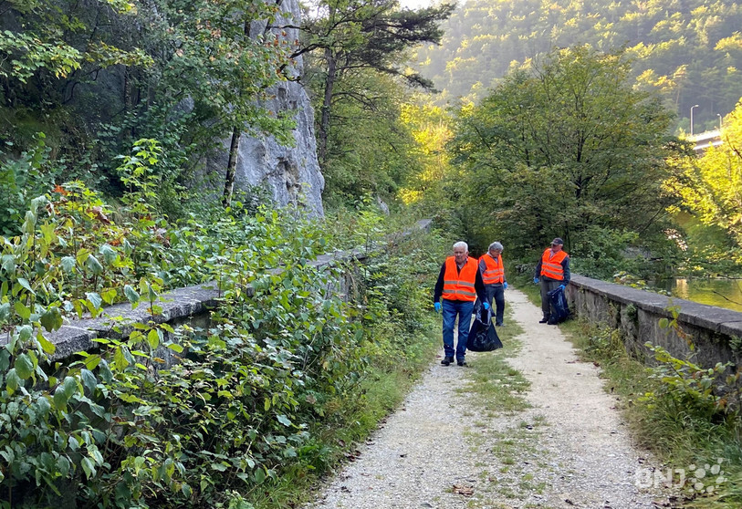 Les participants ont arpenté les chemins de la commune de Sauge. Ils ont ramassé près de 500kg en deux heures.