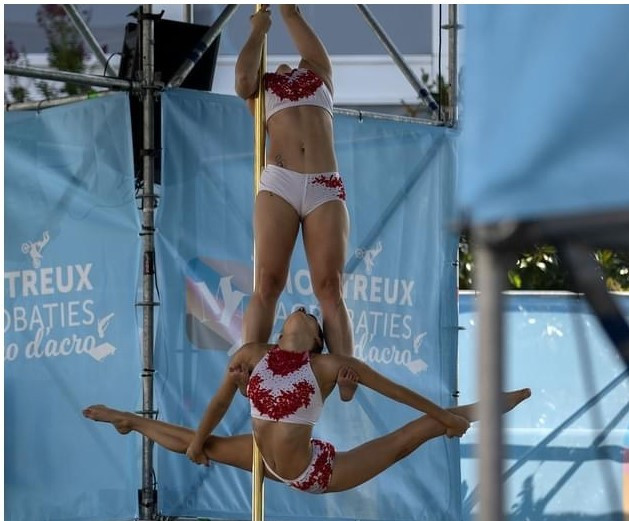 Des jurassiennes présentaient les pole sports ce week-end. (Photo : Yanick Hess - Montreux Acrobaties)