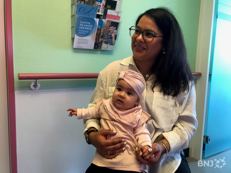 Annabelle Joubert, qui a accouché par césarienne de sa petite Isae il y a 5 mois, a grandement apprécié le travail des deux consultantes en lactation.