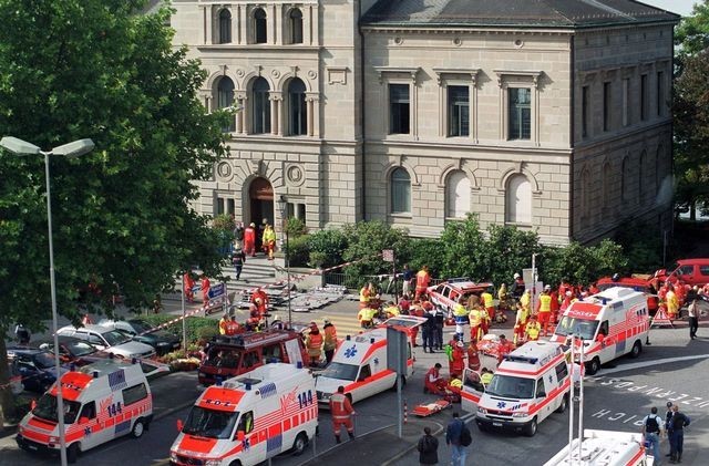 Quatorze personnes avaient trouvé la mort dans la fusillade du 27 septembre 2001 à Zoug. (Photo : Urs Flueeler - Keystone, archive)