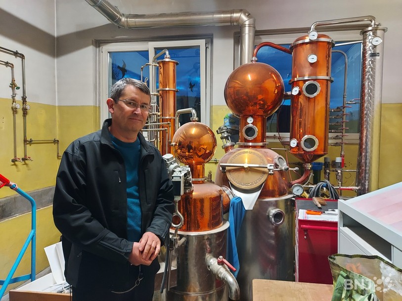 Bertrand Saucy n'a pas de travail pour l'instant dans la distillerie du Petit-Val.