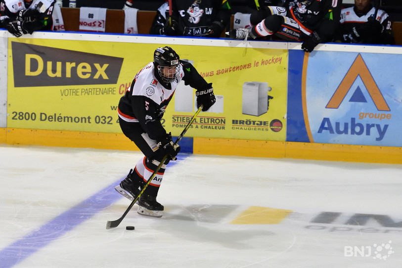 Arthur Pouilly y est allé de son doublé ce samedi sur la glace d'Yverdon-les-Bains. (photo archives : Georges Henz).