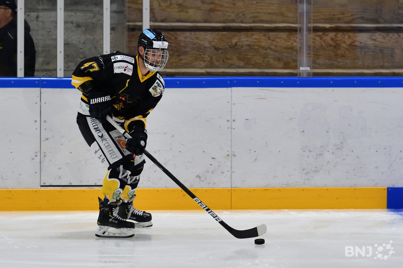 Robin Vuilleumier a fait trembler les filets, mais cela n'a pas suffi pour le HC St-Imier. (Photo : archives Georges Henz)