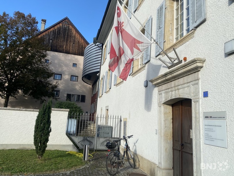 Dans les murs de l’Hôtel du Parlement, les élus jurassiens parviendront-ils à trouver des solutions unifiées et constructives pour améliorer les finances de l’Etat ?