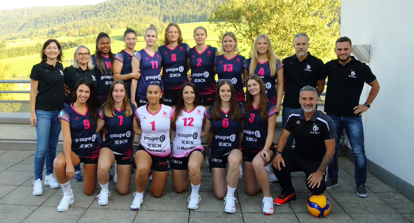 La photo de famille d'avant-saison de Valtra. (photo: Yves Fivaz)