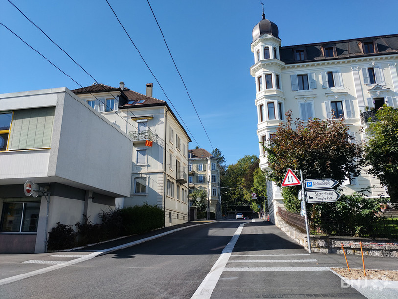 Récemment réaménagée, la rue Docteur-Coullery a été rouverte pour les besoins de Viteos entre les rues du Temple-Allemand et du Nord.