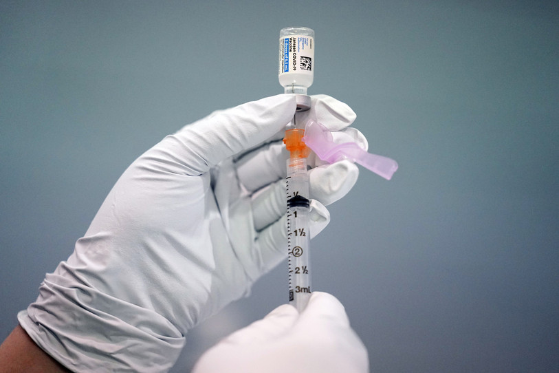 Le nouveau vaccin sera disponible dans les prochains jours au Centre cantonal de vaccination. (Photo : KEYSTONE / AP Photo / Matt Rourke).
