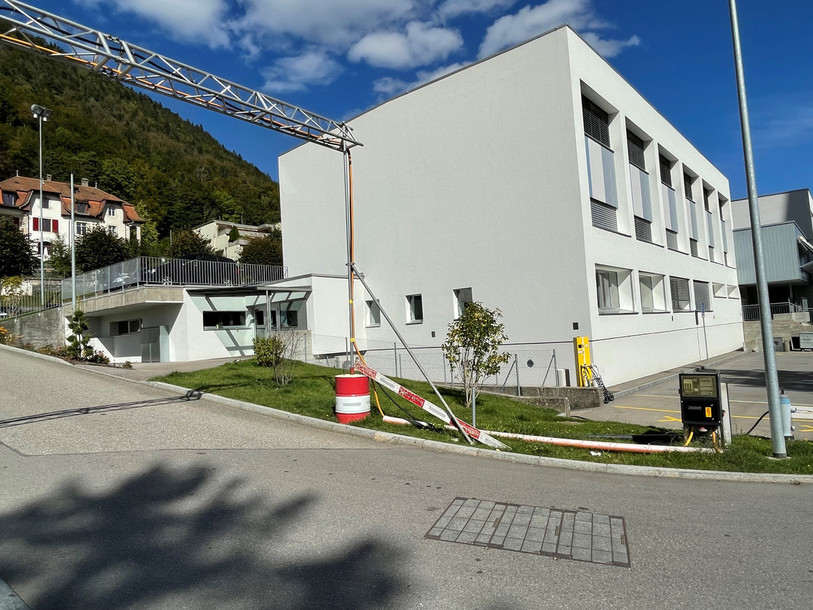 L’Espace Beau-Site, dont l’entrée est située à gauche sur la photo, accueillera l’équipe de vaccination mobile de l’Hôpital du Jura bernois. (Photo: commune de St-Imier)