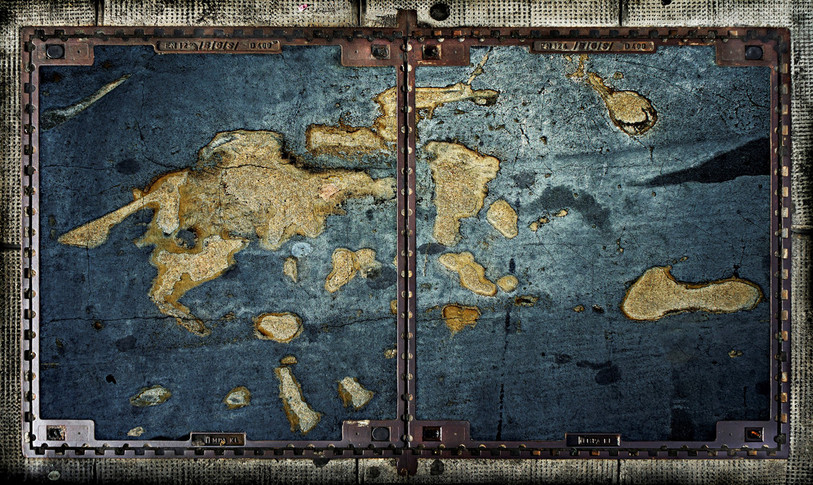 Une plaque goudronnée qui rappelle une carte du monde a inspiré cette photographie à Alan Humerose (photo : Alan Humerose)