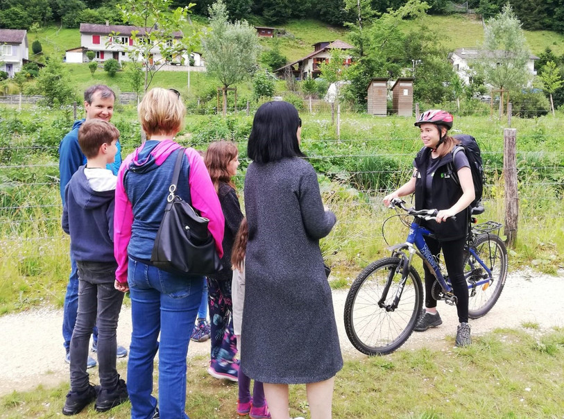 Les jeunes « guides natures » ont à nouveau bien été accueillis par les promeneurs (Photo : Parc
naturel régional du Doubs)