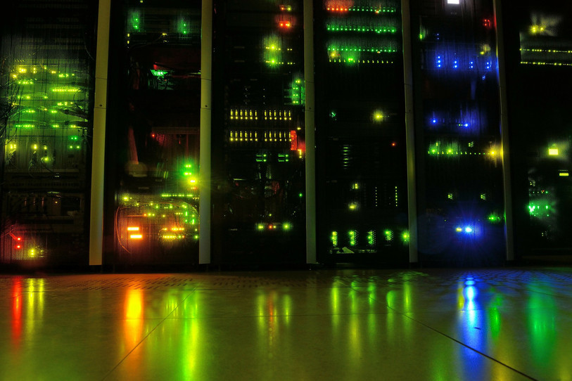 Les datacenters sont des lieux qui se veulent sécurisés pour protéger les données (PHOTO : Pixabay)