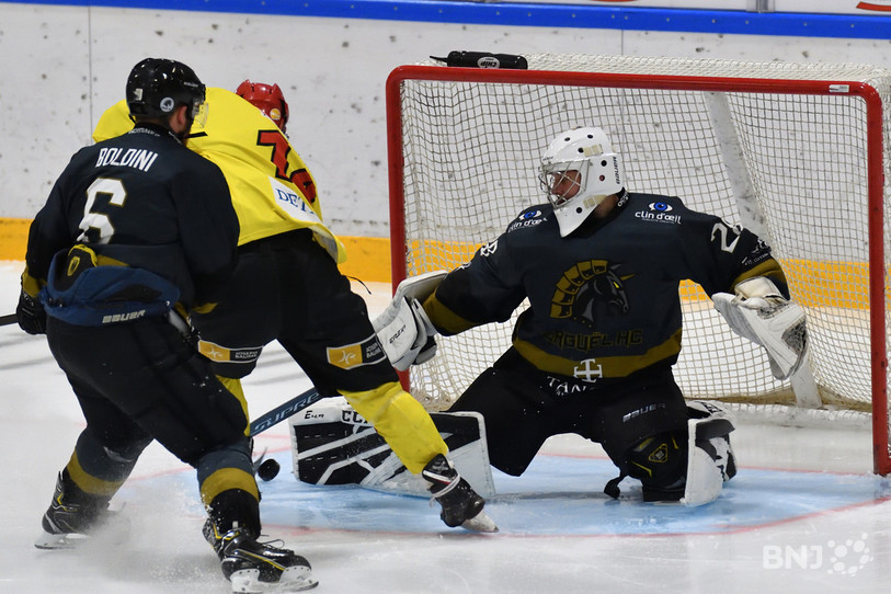 Le HC Franches-Montagnes II s'est largement imposé dimanche face au HC Ergüel. (Photo: Georges Henz)