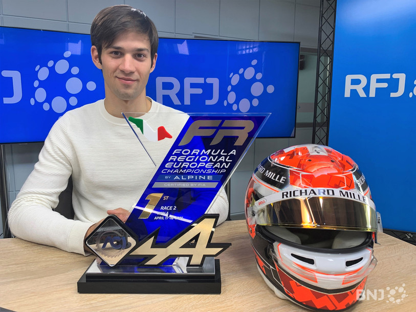 Grégoire Saucy et son premier trophée remporté cette saison à Imola. Il recevra celui de champion européen de Formule 3 à la fin du mois.