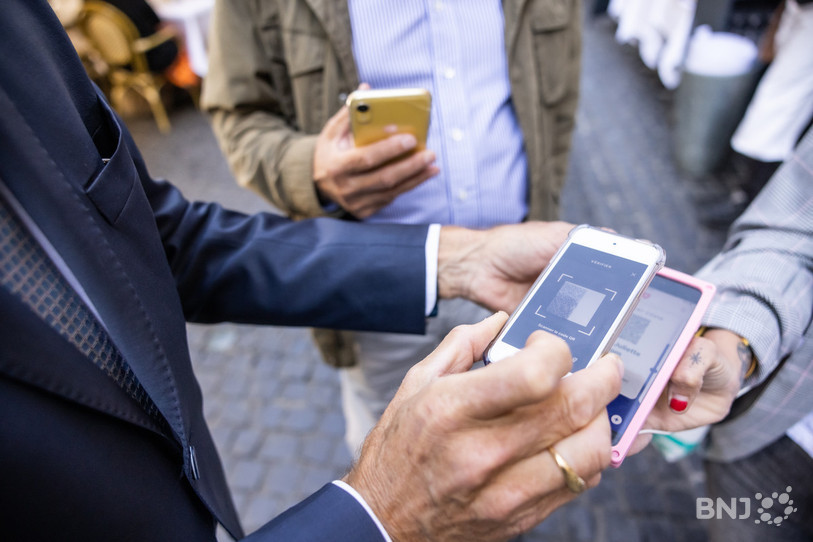 Le certificat Covid questionne dans le monde du travail. (Photo : KEYSTONE/PIERRE ALBOUY)