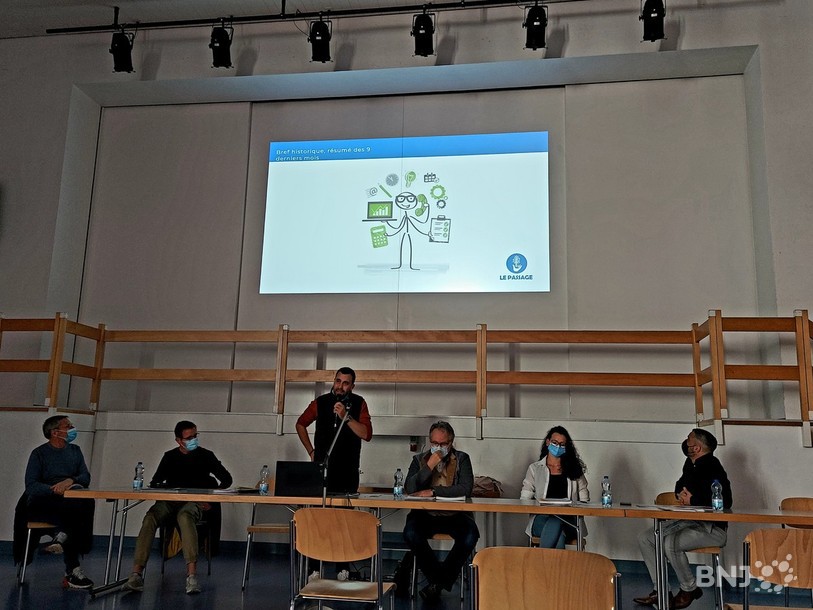 Maxime Ochsenbein (debout) a présenté la future structure Le Passage.