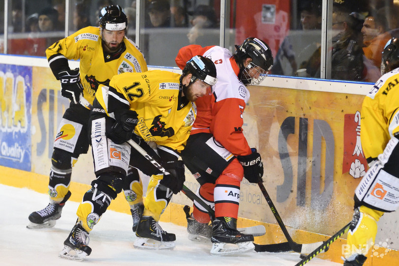Le HC St-Imier de Robin Fuchs n'a pas pu suivre le rythme du HC Delémont-Vallée mercredi soir (photo : Georges Henz).