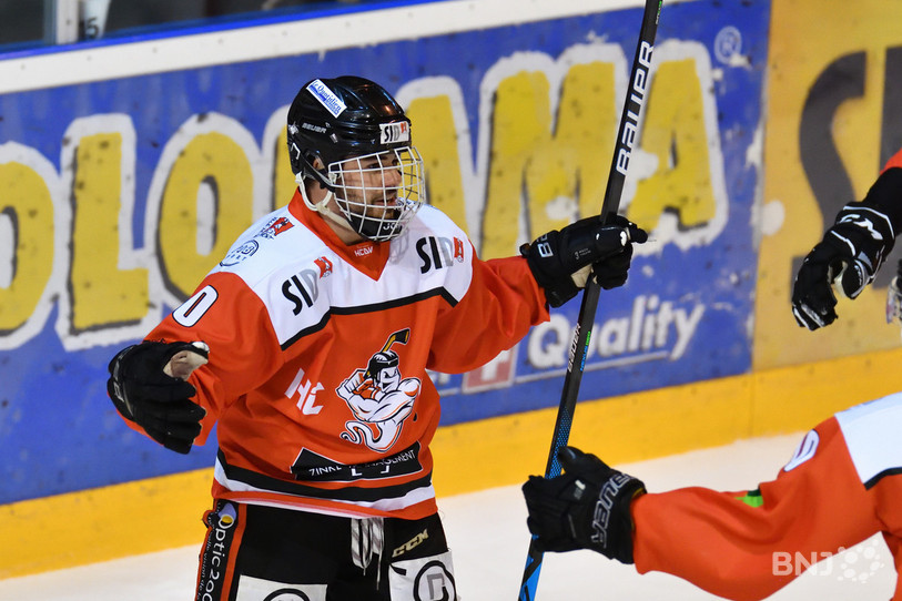 Lucas Bonati et le HC Delémont-Vallée peuvent exulter après ce premier match de la saison. (Photo : archives Georges Henz)