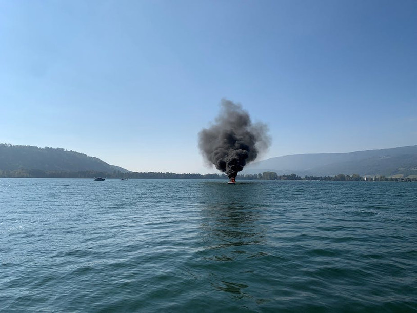 L'incendie a produit un fort dégagement de fumée. (Photo: police cantonale bernoise)