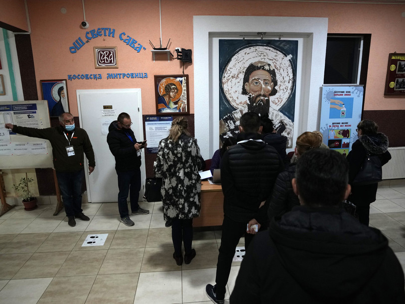 Un bureau de vote à Mitrovica, une région à majorité serbe dans le nord du Kosovo. (Photo : AP Photo/Darko Vojinovic).