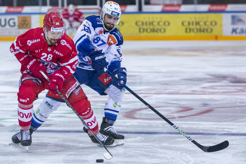 Marco Pedretti (numéro 87, ici face à Rapperswil) s'apprête à découvrir la nouvelle patinoire de son club formateur ce vendredi en venant défier le HC Ajoie à Porrentruy avec Zurich (photo : KEYSTONE/Patrick B. Kraemer).
