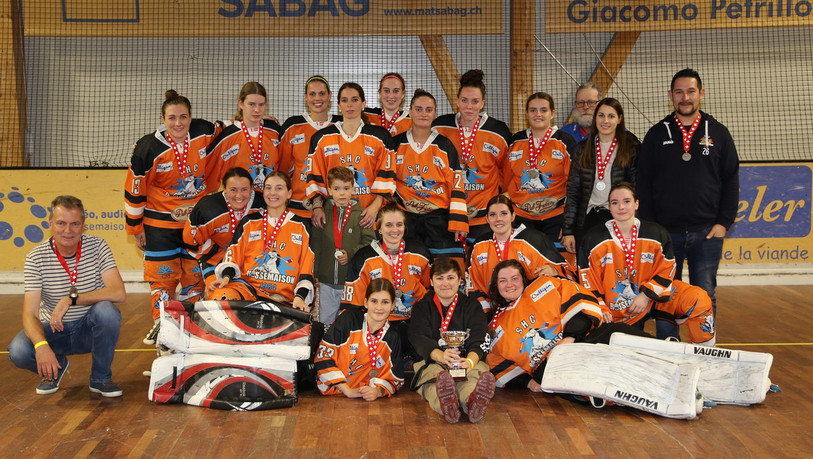 Les dames du SHC Rossemaison ont été sacrées dimanche soir vice-championnes de Suisse au Forum Biwi. (Photo : SHC Rossemaison).
