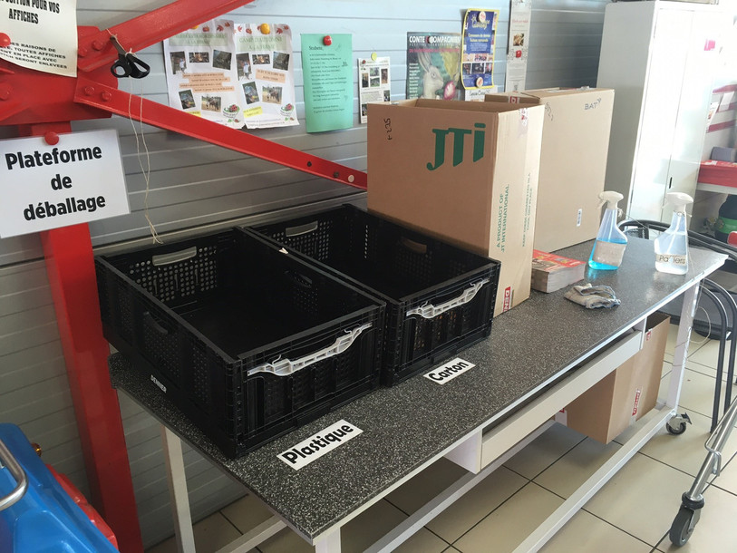 Des plateformes sont installées dans les magasins pour y laisser ses emballages inutiles (Photo : Chancellerie d'Etat)