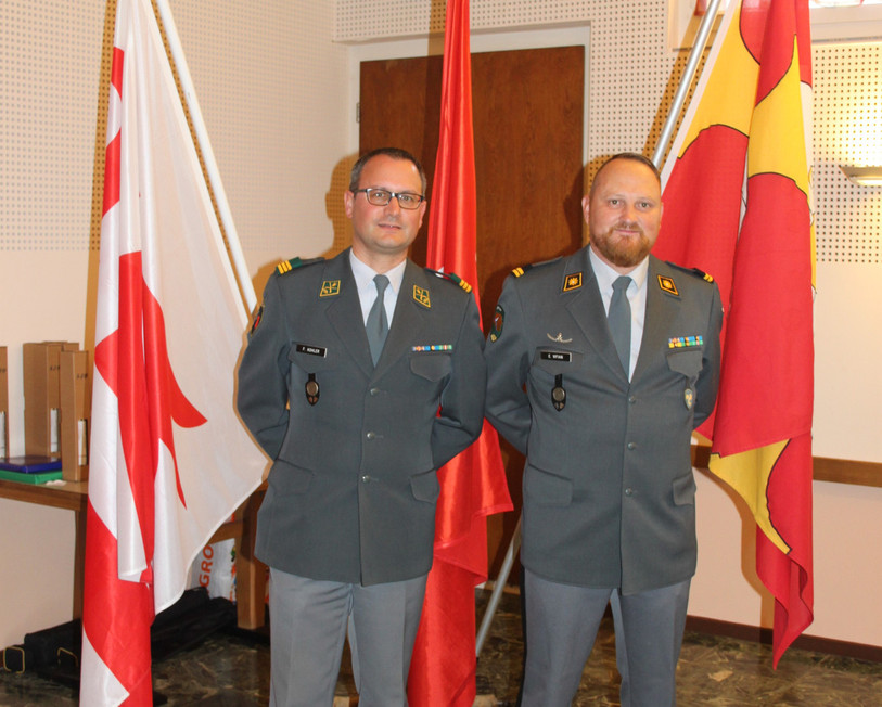 Passation de pouvoir entre le colonel Fabien Kohler (à gauche) et son remplaçant, le lieutenant-colonel EMG Edouard Vifian. (Photo: SJO)