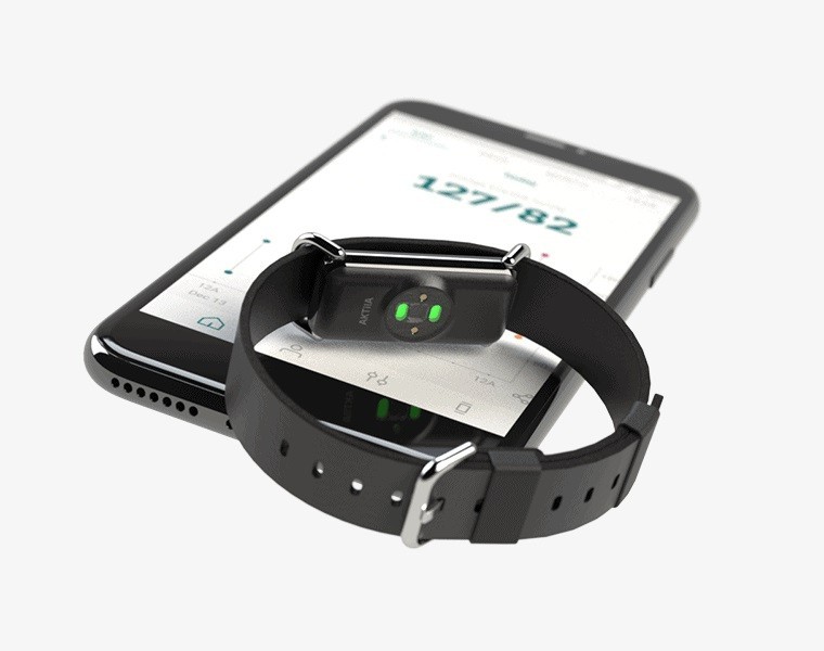 Le bracelet connecté Aktiia va pouvoir s'étendre sur le marché européen. (Photo : Aktiia)