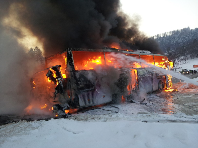 Autocar en feu
