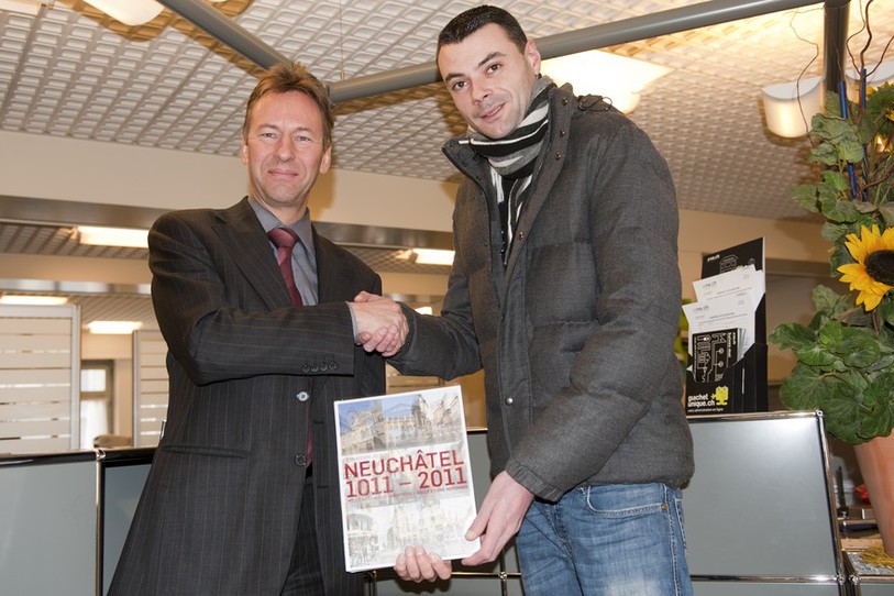Bastien Dauchelle, 30 ans, a été dignement accueilli par le président de la Ville de Neuchâtel, Alain Ribaux.