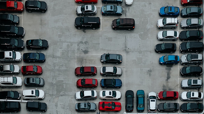Une motion demandait de créer une taxe de stationnement sur les parkings d'entreprises. Le texte a finalement été retiré. (Photo : illustration).