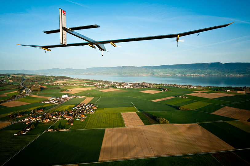 Solar Impulse dans le ciel de la région.