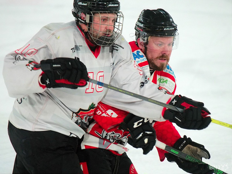 Les Loclois (en blanc) ont su rester concentrés pour l'emporter. (Photo: Archives)