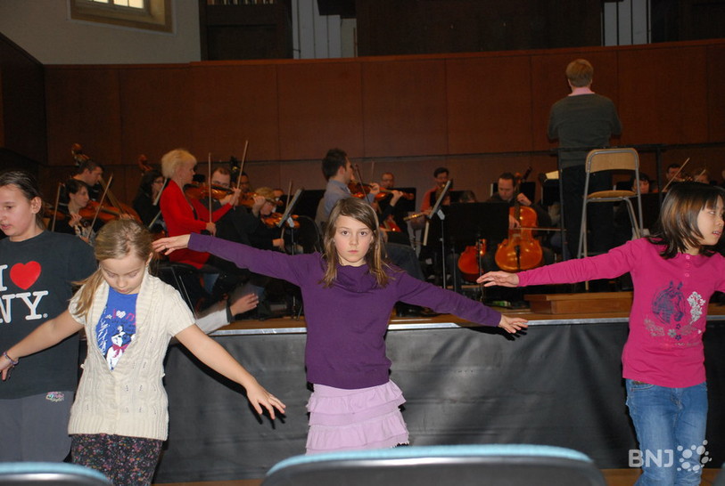 Une classe de la Maladière illustre le concert de l'ESN.