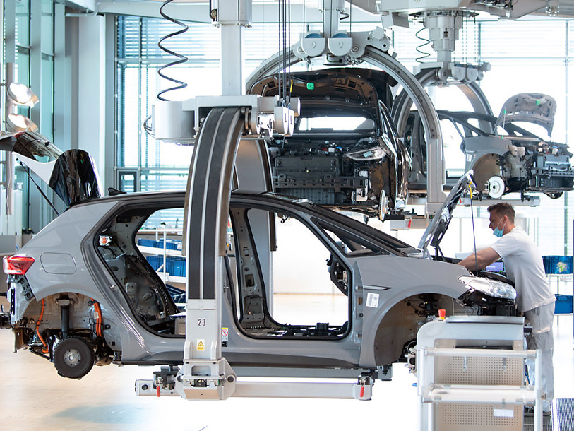 Les constructeurs manquent de magnésium pour fabriquer des pièces et les concessionnaires en pâtissent. (Photo :  KEYSTONE/DPA-Zentralbild/SEBASTIAN KAHNERT)