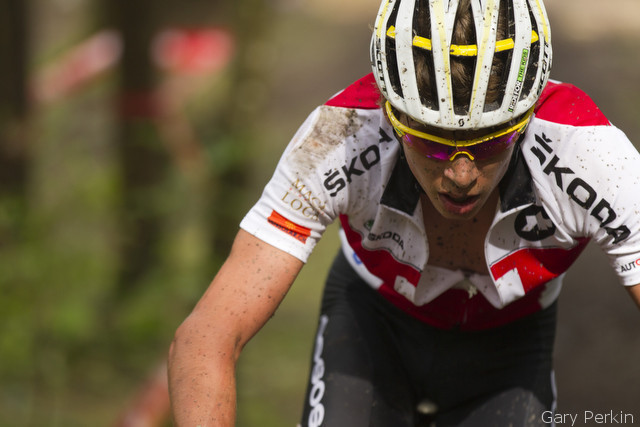 Nino Schurter a récupéré son maillot arc-en-ciel de champion du monde.