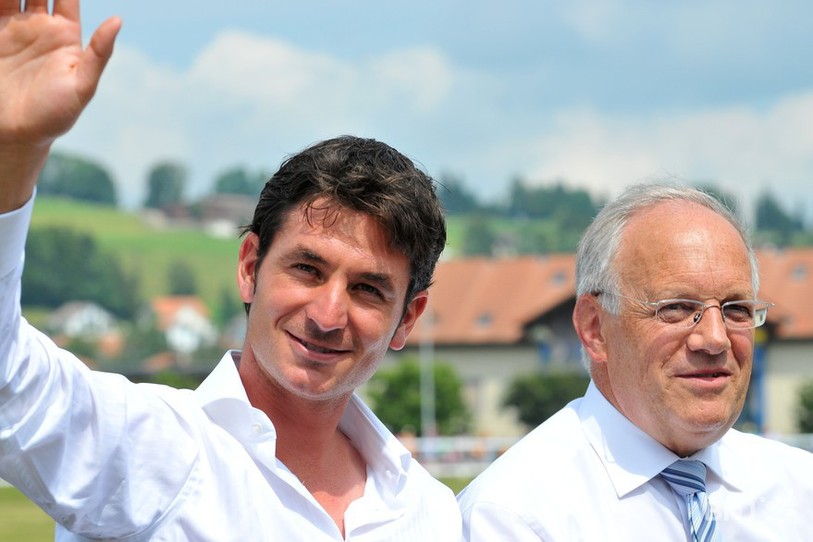 Steve Guerdat et le conseiller fédéral Johann Schneider-Ammann [photo: Georges Henz].