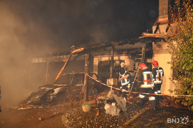 Les flammes ont ravagé une villa à Vicques