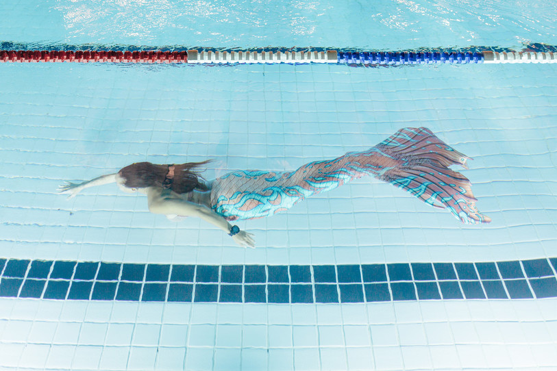 Cindy Guyot a fondé Métisphère, une école de mermaiding à Neuchâtel (photo : Vincent Muller).