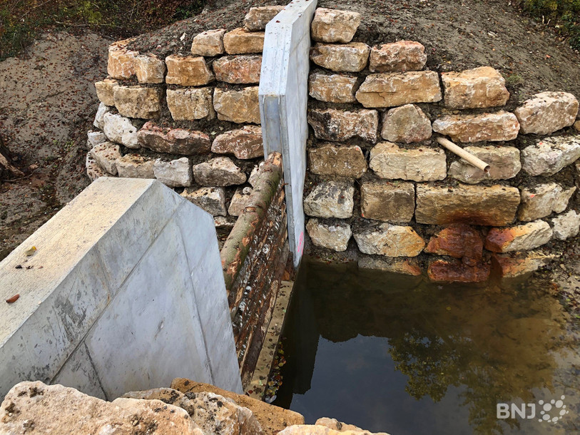 L'ouvrage ne passe pas inaperçu. Le volume de béton est de 46m3.