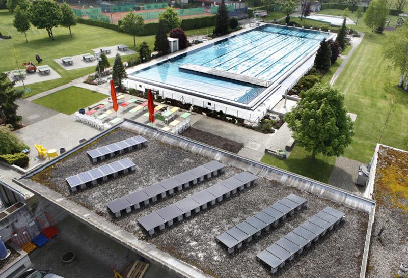 La piscine de Delémont accueille trois types de panneaux photovoltaïque pour comparer leur efficacité