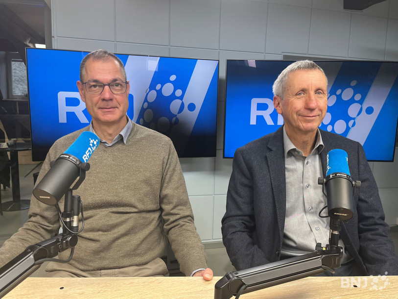 Serge Beuret, député PDC au Parlement jurassien (à gauche) et Philippe Bassin, député des Vert-es également au Parlement jurassien (à droite), ont débattu ce mercredi matin dans La Matinale.