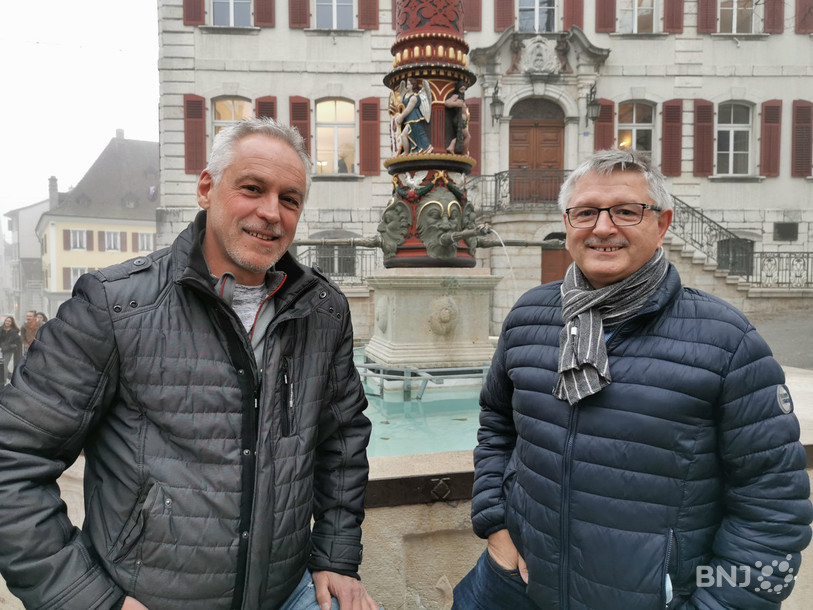De gauche à droite : le responsable régional des Amis de la Constitution Daniel Perissutti et le conseiller aux Etats PDC Charles Juillard débattaient de la loi Covid-19 dans La Matinale ce mercredi.