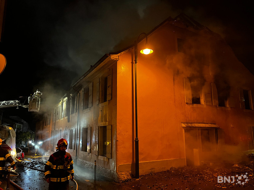 Un incendie a touché trois édifices jeudi soir à Cortaillod.