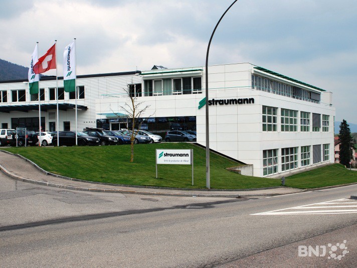 Vue de l'entreprise Straumann, à Villeret