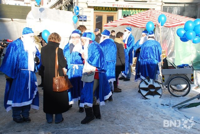 Pères Noël bleus