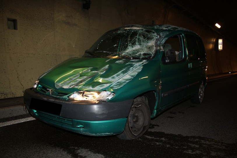 Accident dans le tunnel du Mont-Russelin