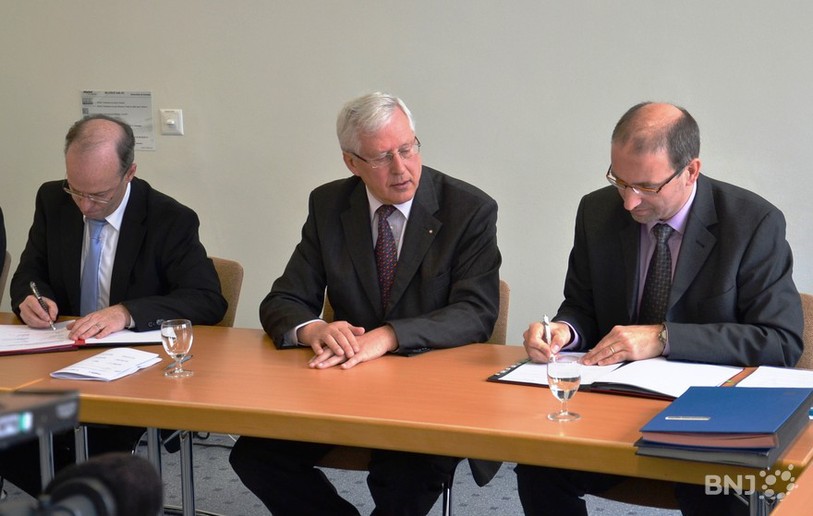 Marc Chappuis, président du Conseil d'administration de l'Hôpital du Jura, ici au centre de la photo