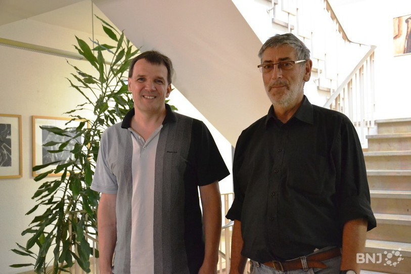 Didier Flückiger, chef commercial au Service de l'électricité, et Pierre Corfu, conseiller municipal