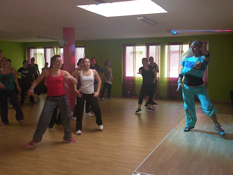 Alisson Gilgen dans une démonstration de Zumba